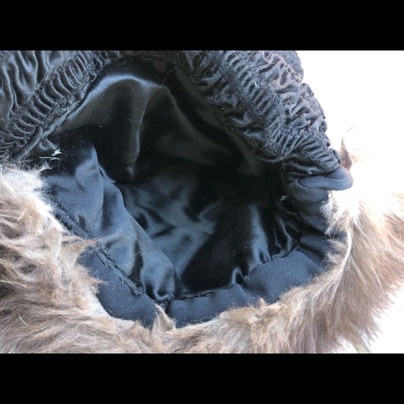 Hand Warmer With zipped area to hold stuff - Picture 5 of 5